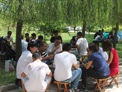 山东万通集团举行户外自助烧烤联谊会