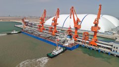东营港首个10万吨级通用泊位——一突堤10万吨级通用泊位正式投入运营